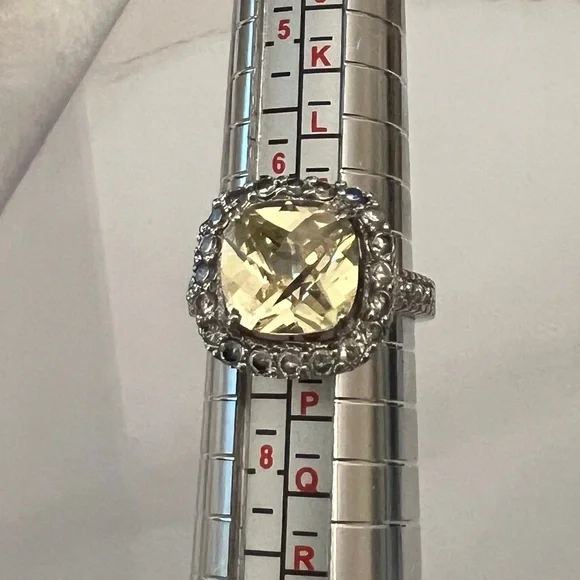 Elegant Silver and Yellow Gemstone Ring - Picture 3 of 9